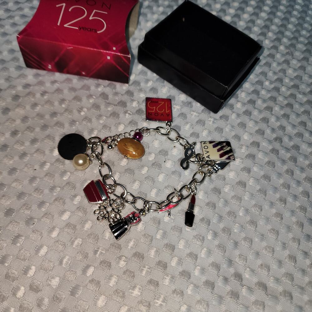AVON EUC VINTAGE 125 ANNIVERSARY CHARM BRACELET